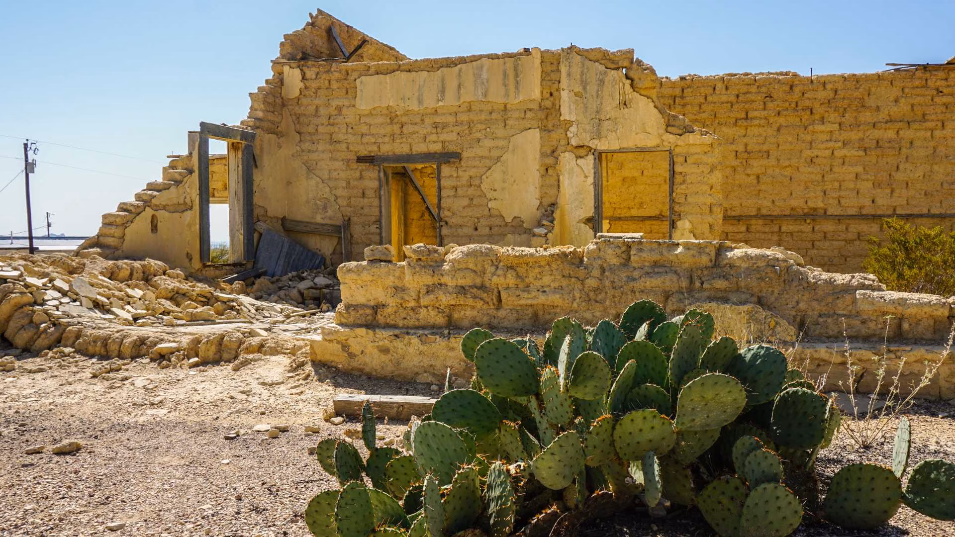 Jolly Outlaw Terlingua Ghost Town 001